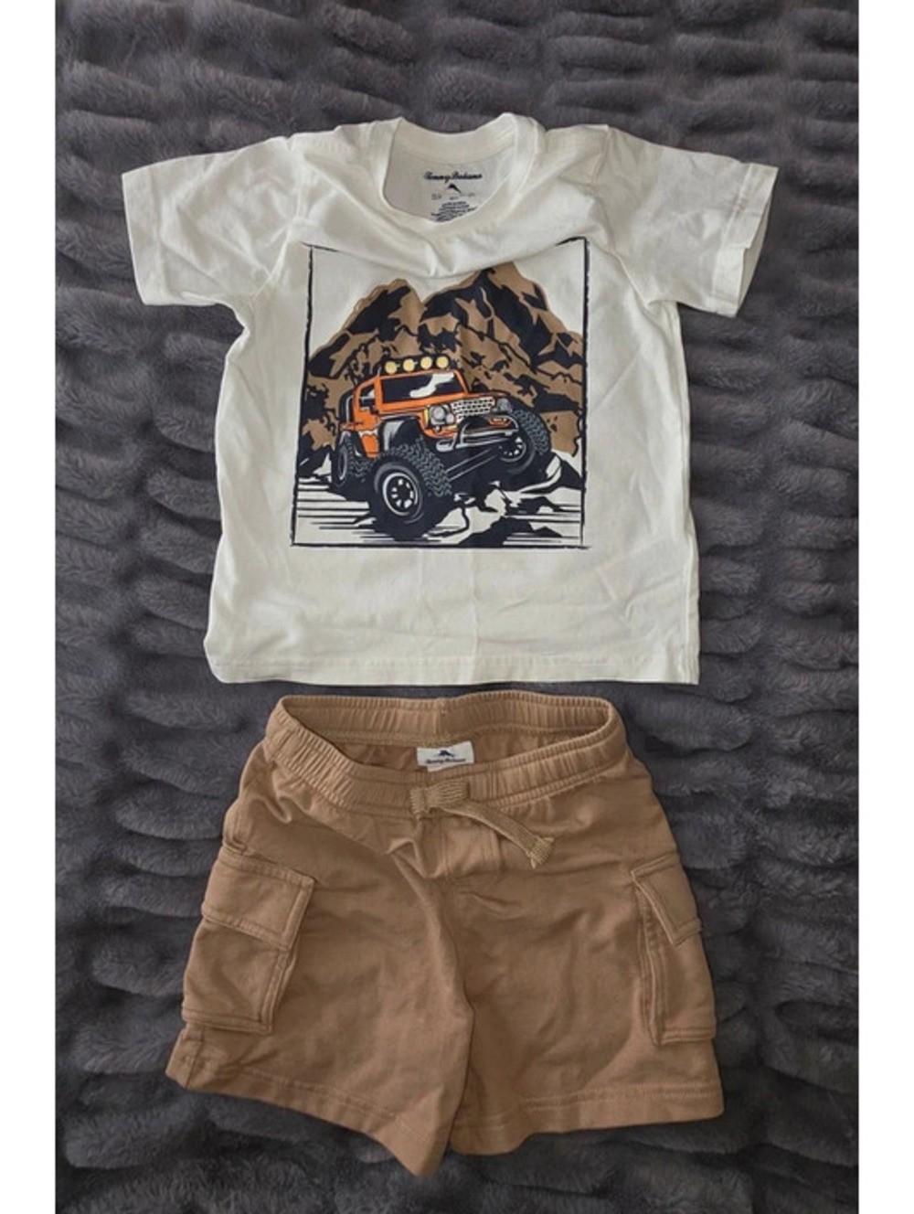 Tommy Bahama 2-Piece Set Size 5T Graphic T-Shirt and Cargo Shorts